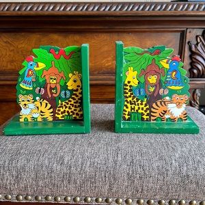 🎉5/$20🎉Set of 2 jungle wooden bookends